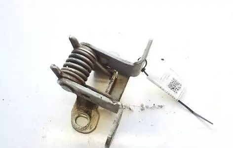 Land Rover Discovery 3 - LR3 Rear door lower hinge 