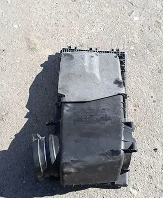 Audi Q7 4L Air filter box cover 7L0129620