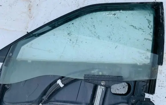 Audi 80 90 B3 Front door window glass four-door 