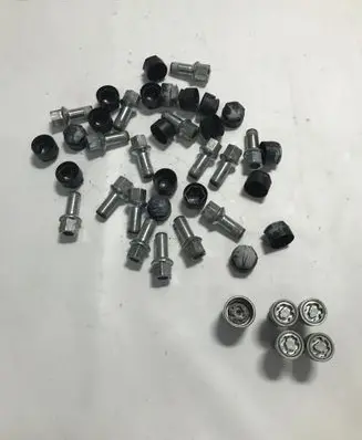 Seat Arona Anti-theft wheel nuts and lock 
