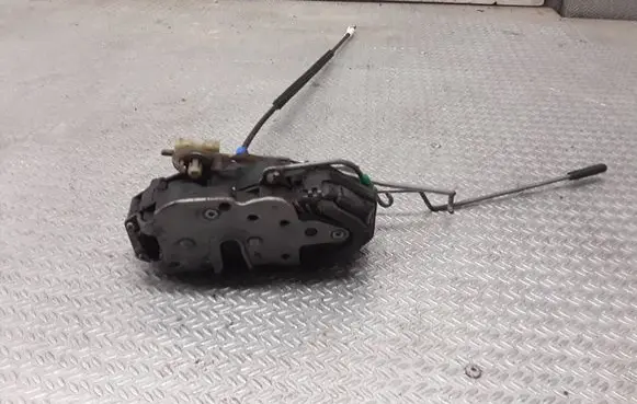Opel Astra J Front door lock
