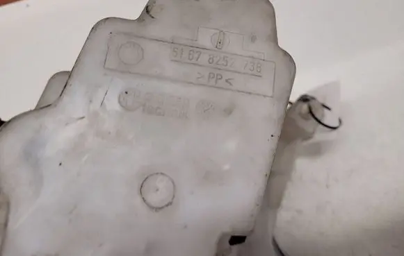 BMW X5 E53 Windshield washer fluid reservoir/tank 61678252738