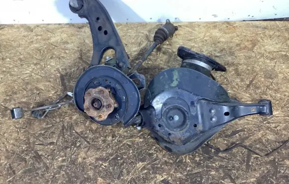 Rear wheel hub spindle/knuckle