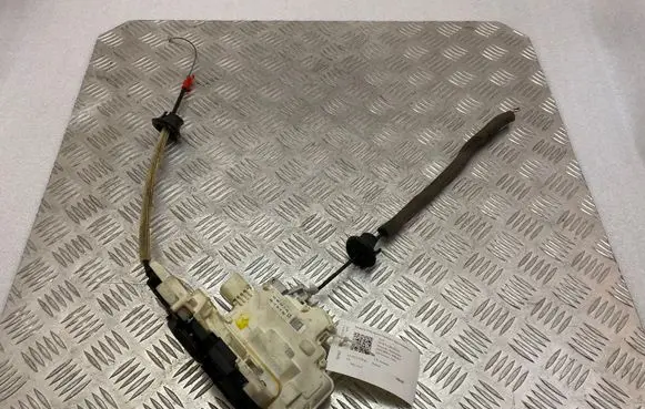 Audi A8 S8 D4 4H Front door lock 4H2837015E
