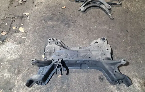 Peugeot 5008 Front subframe 531997B