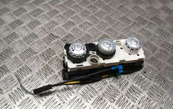 Mitsubishi Colt Climate control unit 69667301 69657032