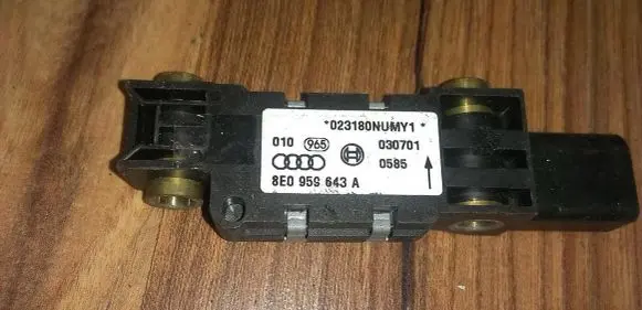 Audi A4 S4 B6 8E 8H Airbag deployment crash/impact sensor 8E0959643a