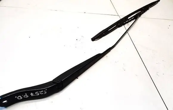 Front wiper blade arm