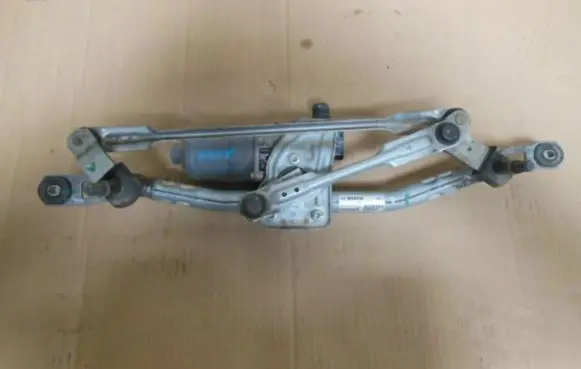 Fiat 500X Front wiper linkage and motor 51937612