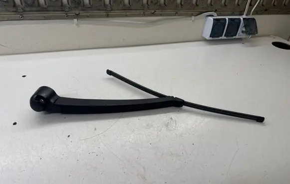Volkswagen Multivan T5 Rear wiper blade arm 