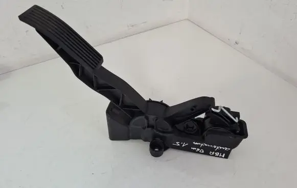 Mercedes-Benz A W169 Accelerator throttle pedal A1693000104