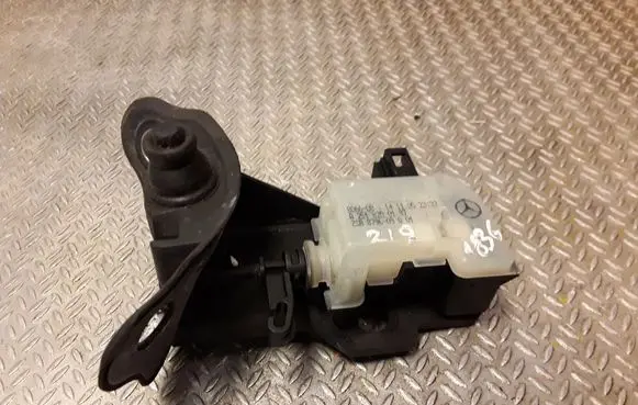 Mercedes-Benz CLS C219 Fuel tank cap lock A2518200197 2518200197