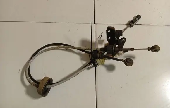 Opel Astra H Gear shift cable linkage 55350266