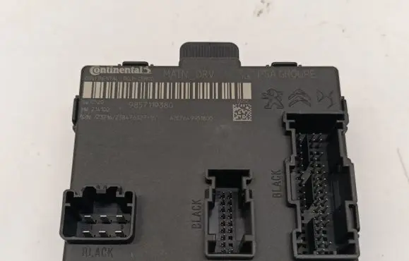 Opel Astra L Door control unit/module 9857119380