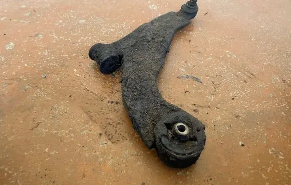 Ford Mondeo Mk III Front lower control arm/wishbone