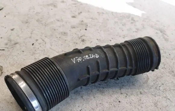 Volvo V70 Air intake hose/pipe 6898050