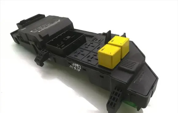 Opel Vectra C Fuse module 13199492 351788 SC718810500