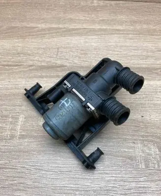 BMW 5 E39 Coolant heater control valve 8379921 1147412154