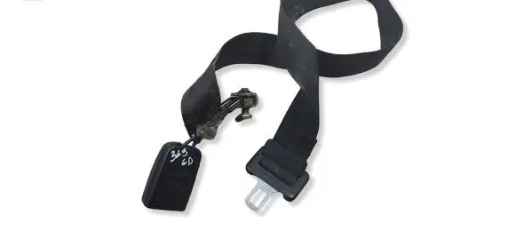 Volkswagen Golf IV Rear seatbelt 