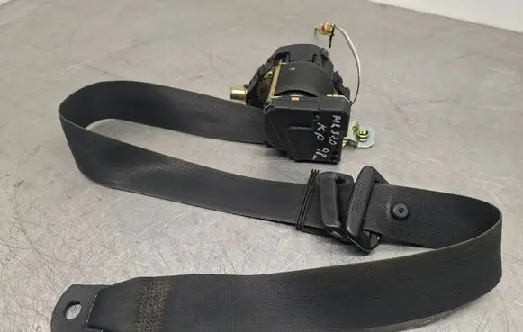 Mercedes-Benz ML W163 Front seatbelt 2018680222