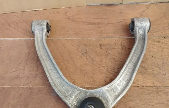 Infiniti EX Front upper control arm/wishbone 