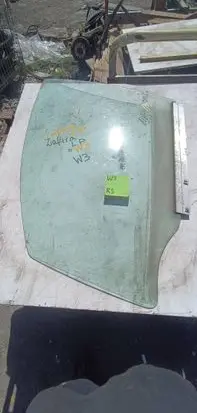 Opel Zafira A Front door window glass four-door 1212123