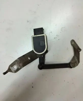 Headlight/headlamp level sensor