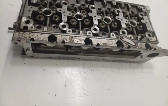 Volkswagen PASSAT B8 Engine head 04L103373E