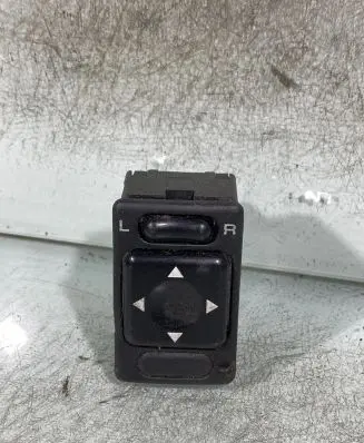 Subaru Impreza II Wing mirror switch