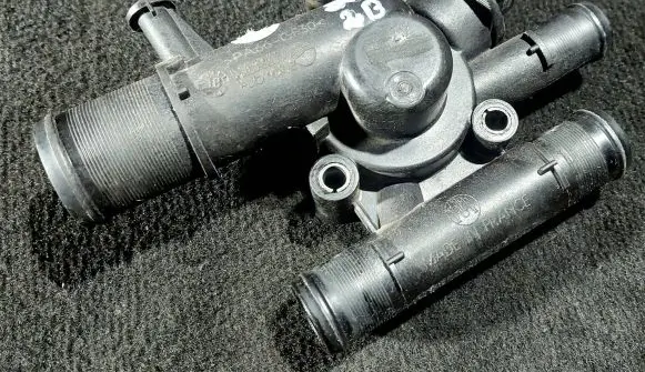 Thermostat/thermostat housing