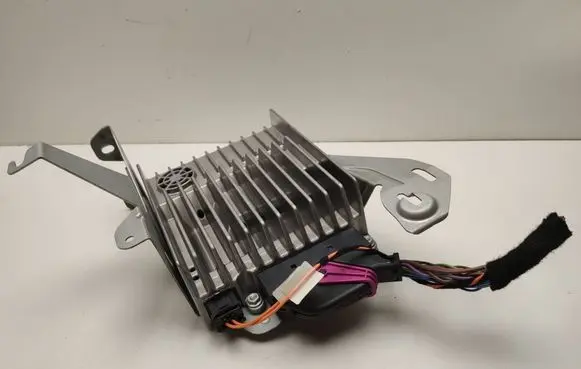Mercedes-Benz C W204 Sound amplifier A2048709194