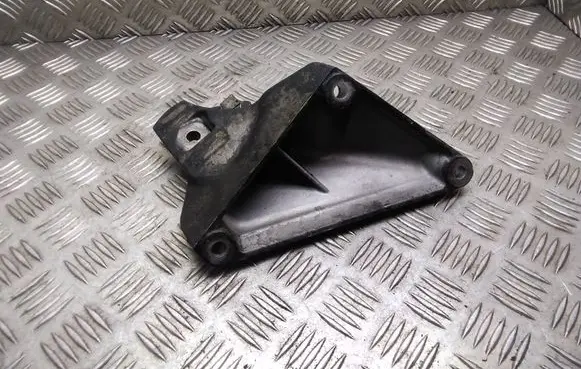 BMW 7 E65 E66 Engine mounting bracket 6770005 2211677000501
