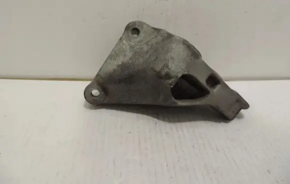 Gearbox mounting bracket