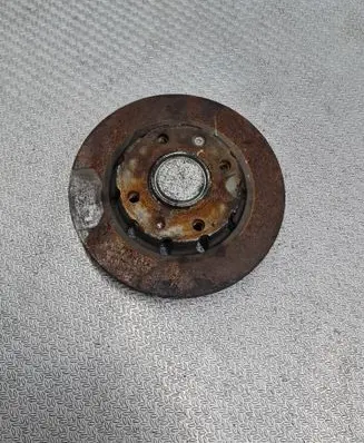 Peugeot 208 II Rear wheel hub spindle/knuckle 9822539980