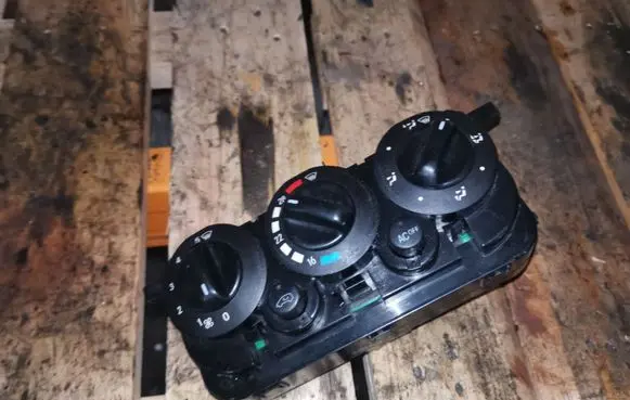 Mercedes-Benz A W168 Climate control unit 1688302185
