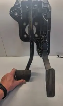 Chrysler Pacifica Accelerator throttle pedal 04581677AB 93446300