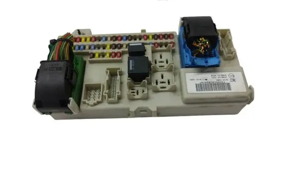 Ford Focus Fuse module 4M5T14A073CJ 6M5T14014TDA 519099808