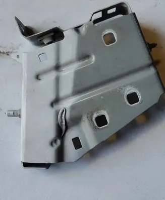 Renault Master III Fender mounting bracket 631438806R 1721
