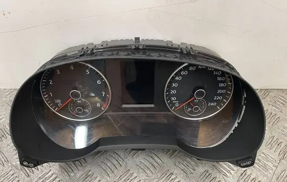 Volkswagen Sharan Speedometer (instrument cluster) 7N5920870P