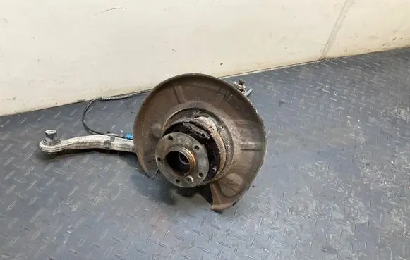 BMW 5 E60 E61 Rear wheel hub spindle/knuckle 6770924