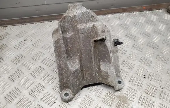 Audi A4 S4 B9 Engine mounting bracket 4M0199307CB