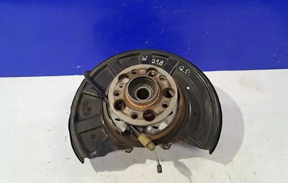 Mercedes-Benz CLS C218 X218 Rear wheel hub A2124201285