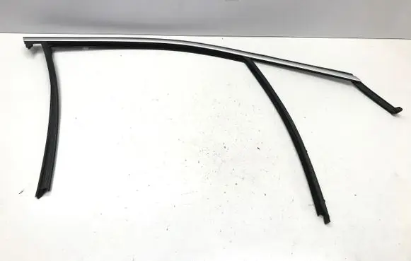 BMW 2 Active Tourer U06 Rubber seal front door (on door) 8496272