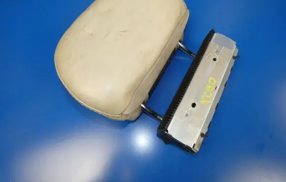 Volvo XC90 Rear seat headrest 