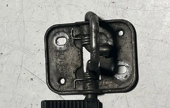 Volkswagen Touran II Engine bonnet/hood lock/latch loop/hook 1K8823186D