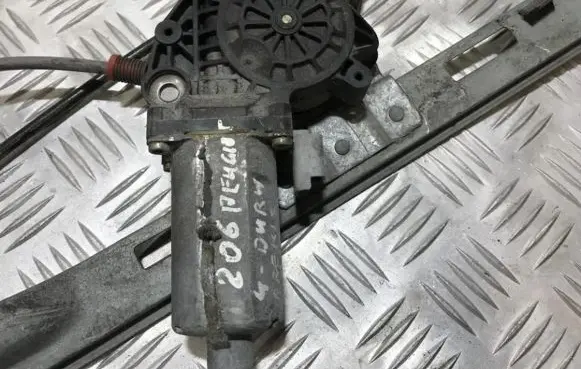 Peugeot 206 Front door window regulator motor