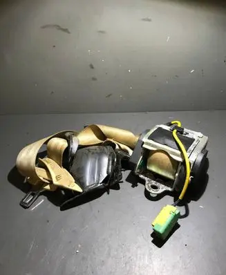 Rear seatbelt