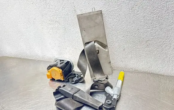 Opel Astra J Front seatbelt 12848367 M111