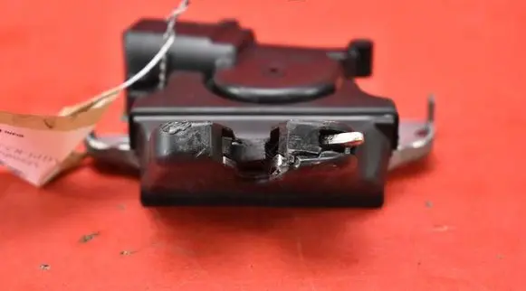 Mitsubishi Lancer VIII Tailgate/trunk/boot lock/catch/latch