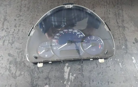 Speedometer (instrument cluster)